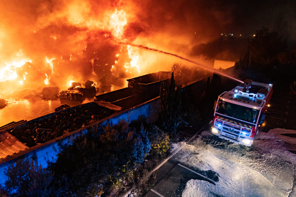 Nouveau feu industriel pour les Pompiers13