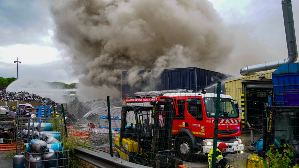Feu industriel à Rousset : la technologie au service des Pompiers13