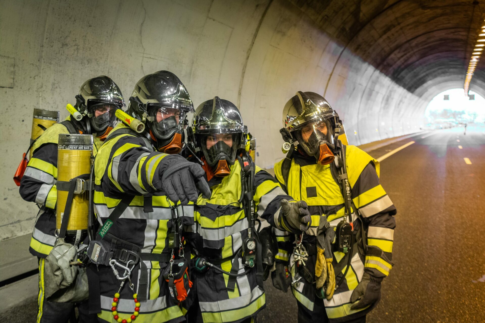 8.Pompiers13.fr-Nous connaitre-Specialites-Milieu hostile-GELD