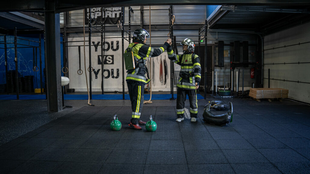 Pernilla Faranda et Florian Pignatel sont tous les deux Pompiers13 à Aubagne et font équipe pour l'Hyrox de Nice afin de venir en aide à Lélia.