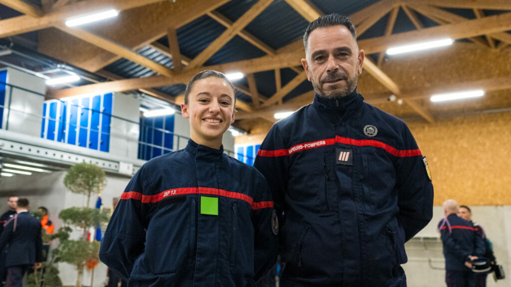 Claire Martel, JSP à Trets, accompagnée par son formateur, le sergent-chef Jean-Laurent Wagner.