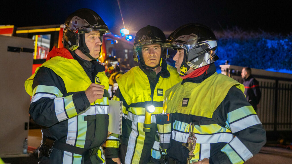 Les équipes du Geld ont participé à l'extinction du feu de parking en sous-sol à Pélissanne, le 18 janvier 2026.