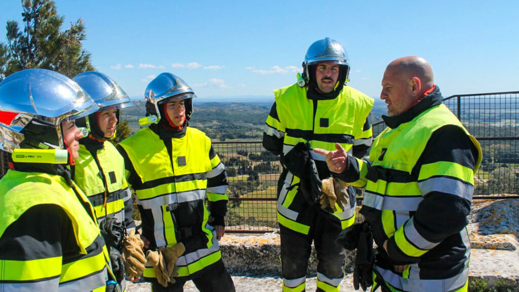 Du 28 mars au 9 avril 2026, 13 sapeurs-pompiers volontaires (SPV) ont suivi une formation équipier incendie au CIS Vallée des Baux.