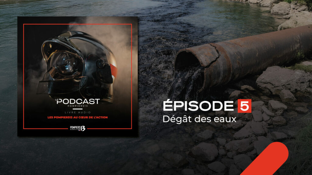 Pour ce nouvel épisode, retour en 1980, avec une pollution de l’Anguillon et de la Durance consécutive à une fuite de pétrole brut. Parmi les catastrophes industrielles tant redoutées, la pollution des eaux occupe une place de choix. Celle qui va toucher l’Anguillon et la Durance au cœur de l’été 1980 reste encore dans les mémoires. Dans la nuit du 10 au 11 août, l’une des trois canalisations de la Société du Pipeline Sud-Européen rend l’âme dans le secteur des Paluds, à Noves. L’effet est immédiat, avec un geyser noir qui file vers le ciel jusqu’à 50 mètres de hauteur… L’alerte est donnée dans la foulée, entraînant l’intervention des sapeurs-pompiers des Bouches-du-Rhône, rapidement aidée par leurs camarades du Vaucluse et de la Drôme. « Dégât des eaux » est le titre du 5e épisode de notre podcast « Les Pompiers13 au cœur de l’action » ! Tous les épisodes sont à retrouver sur notre chaîne YouTube.