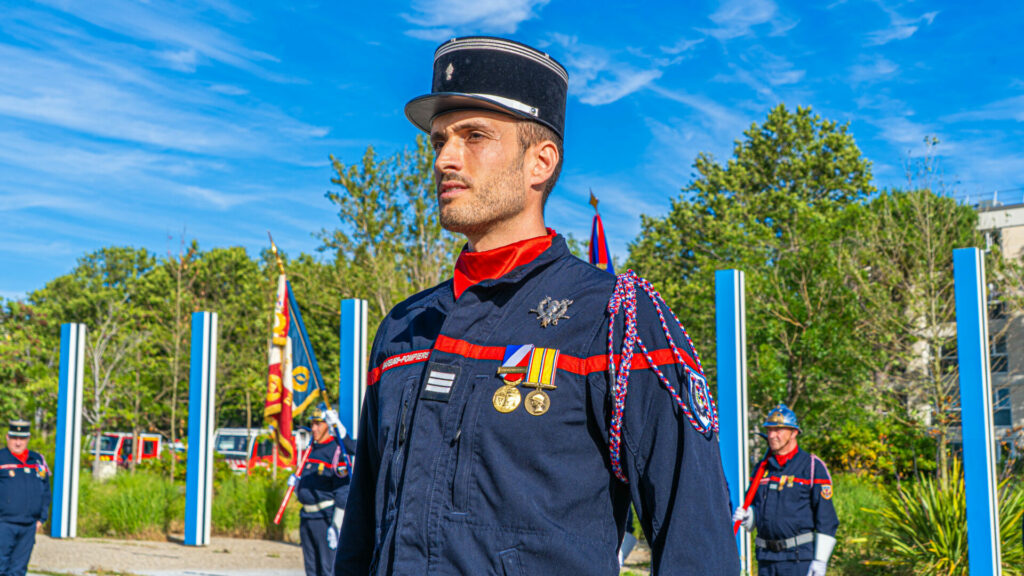 La cérémonie de passation de commandement s’est déroulée devant la mairie, vendredi 5 juin 2026.