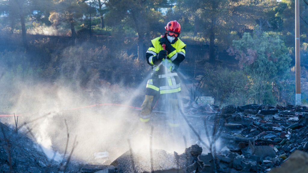 Une quarantaine de sapeurs-pompiers est intervenue en début de soirée, mercredi 10 juin 2026, à La Ciotat après qu'un feu de broussailles se soit propagé à une pinède. Quatre hectares ont été parcourus.