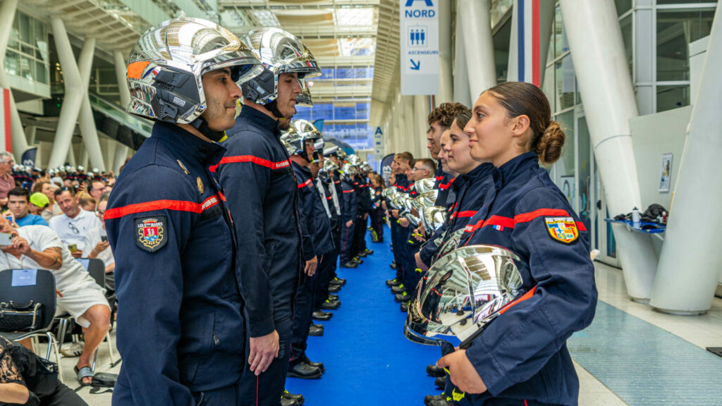 Samedi 30 mai 2026, 96 jeunes sapeurs-pompiers (JSP) ont reçu leur casque lors d’une cérémonie qui s’est déroulée à l’Hôtel du Département. Pour son engagement en faveur des JSP, Corine Maurel a reçu l'insigne de chevalier de l'ordre national du Mérite.