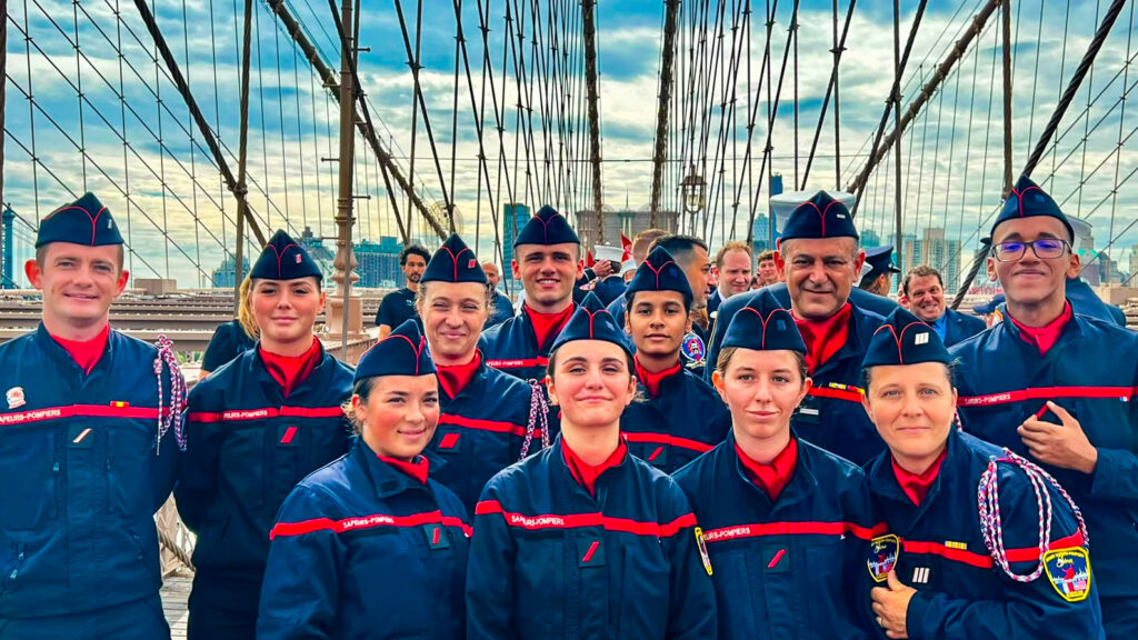 Tout juste diplômés du brevet de jeune sapeur-pompier, plusieurs jeunes de Sénas ont passé dix jours à New York pour commémorer les 25 ans des attentats du 11-Septembre et rencontrer leurs homologues du Fire Department of the City of New York (FDNY).