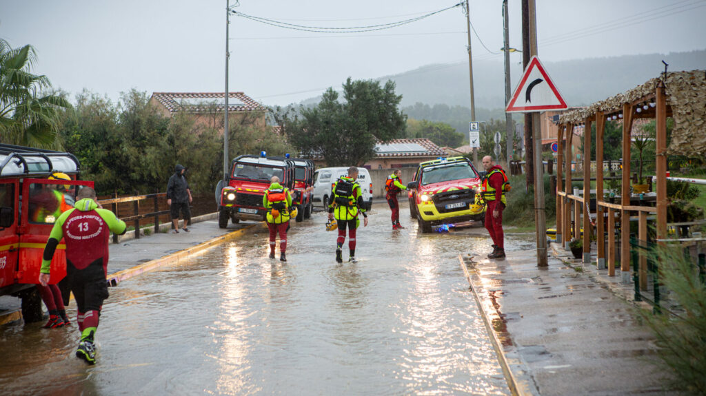 Retour sur l’épisode pluvio-orageux exceptionnel qui a frappé le département des Bouches-du-Rhône dès le lundi 19 octobre 2026, mobilisant de nombreux Pompiers13 et des renforts extra-départementaux.